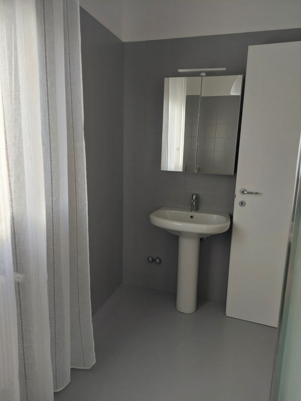 In zona impianti sportivi affittiamo appartamento al piano terra, ristrutturato e completamente a...