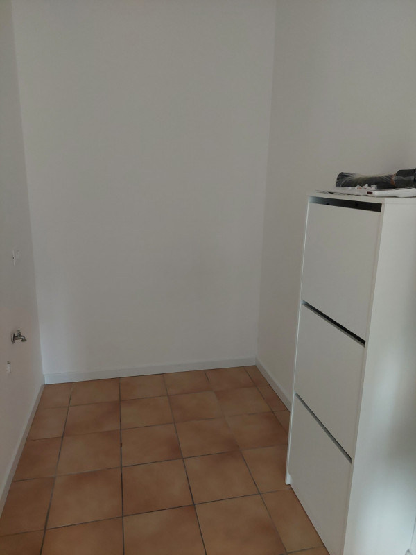 In zona impianti sportivi affittiamo appartamento al piano terra, ristrutturato e completamente a...