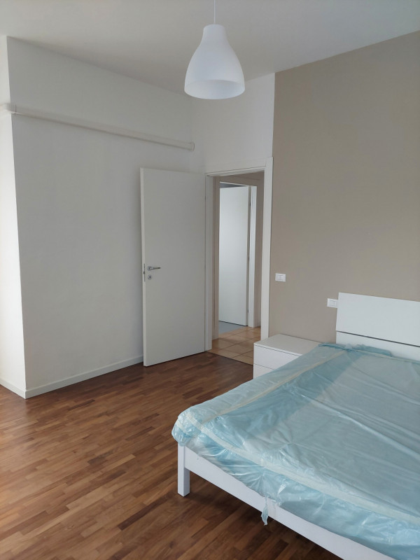 In zona impianti sportivi affittiamo appartamento al piano terra, ristrutturato e completamente a...