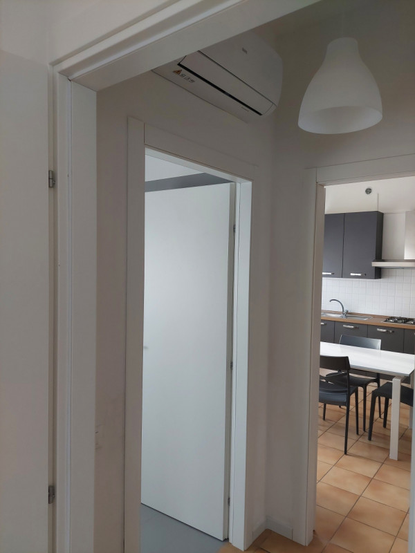 In zona impianti sportivi affittiamo appartamento al piano terra, ristrutturato e completamente a...