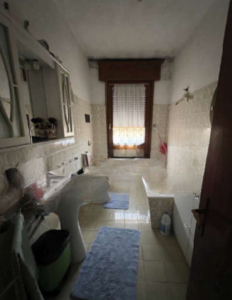 RIF. A.A.374-22

Vendesi all'asta - casa a schiera centrale su 2 livelli in data 26 marzo 2026

D...