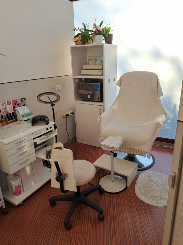 Scopri un'opportunità unica nel cuore di Veggiano! In vendita, un negozio di 90 mq situato nella ...