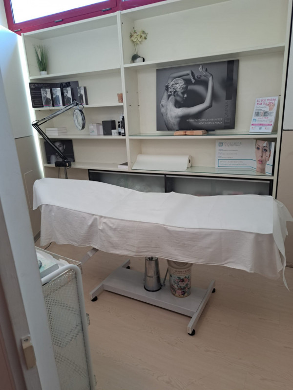 Scopri un'opportunità unica nel cuore di Veggiano! In vendita, un negozio di 90 mq situato nella ...