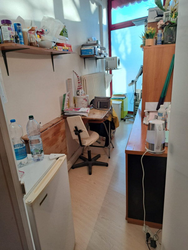 Scopri un'opportunità unica nel cuore di Veggiano! In vendita, un negozio di 90 mq situato nella ...