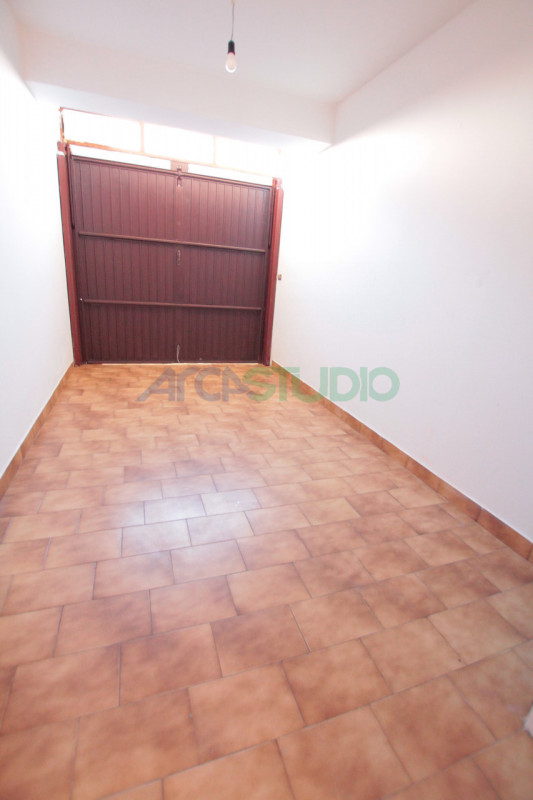 Venite a scoprire questa particolare soluzione di bifamiliare situata nella tranquilla e ricercat...