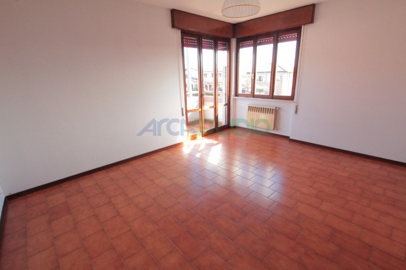 Venite a scoprire questa particolare soluzione di bifamiliare situata nella tranquilla e ricercat...