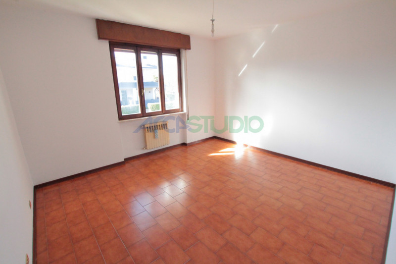 Venite a scoprire questa particolare soluzione di bifamiliare situata nella tranquilla e ricercat...