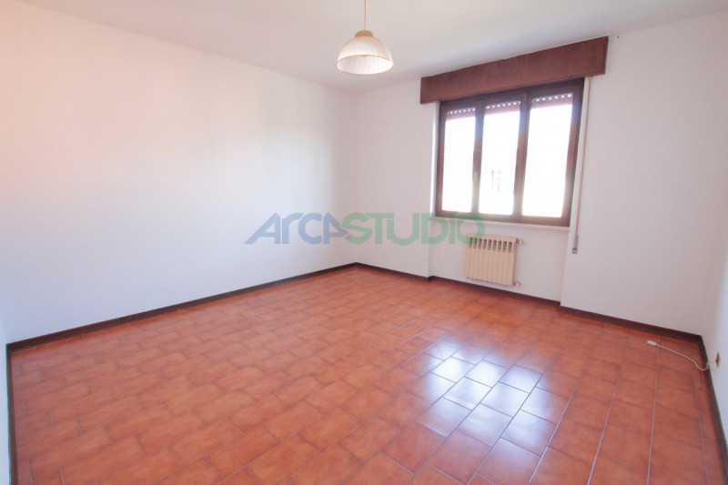 Venite a scoprire questa particolare soluzione di bifamiliare situata nella tranquilla e ricercat...