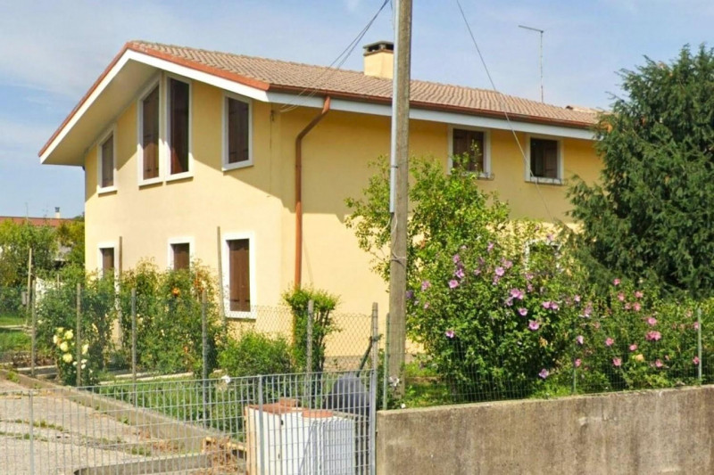 Quest’immobile viene venduto tramite asta online.

Quota di casa bifamiliare sita a Monticello Co...