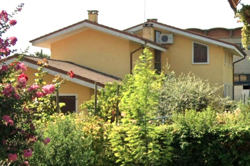 Quest’immobile viene venduto tramite asta online.

Quota di casa bifamiliare sita a Monticello Co...