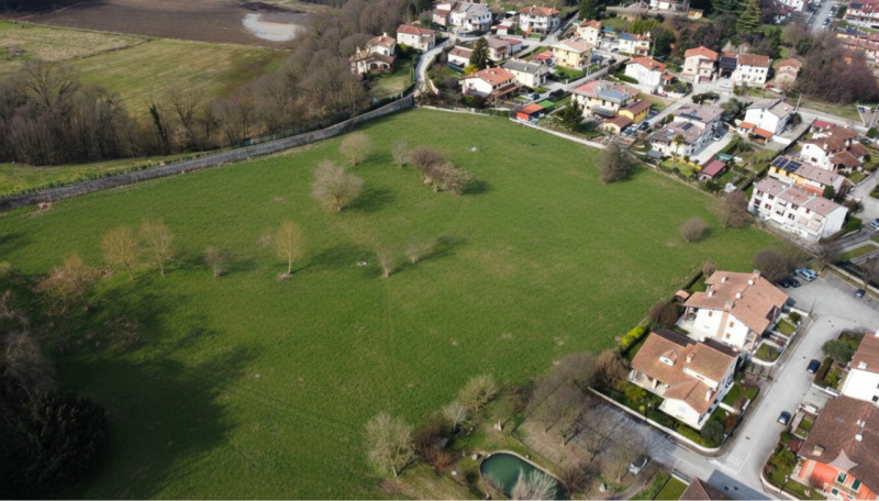 Scopri un'opportunità unica di investimento nel cuore pulsante di Castelnovo, Isola Vicentina! Pr...