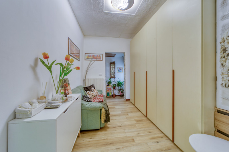 OTTIMA OCCASIONE! Proponiamo in vendita un luminoso appartamento al primo piano di una trifamilia...