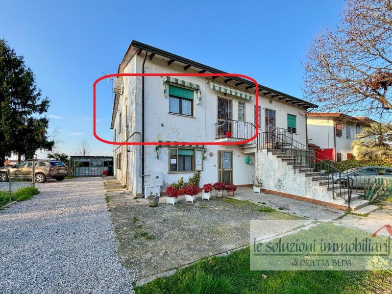 OTTIMA OCCASIONE! Proponiamo  in vendita un luminoso appartamento al primo piano di una trifamili...