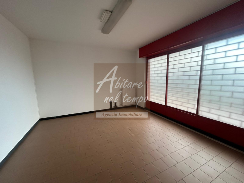 SAN GIORGIO IN BOSCO (PD) - ZONA CENTRALE  

Proponiamo in locazione un ufficio al piano terra di...