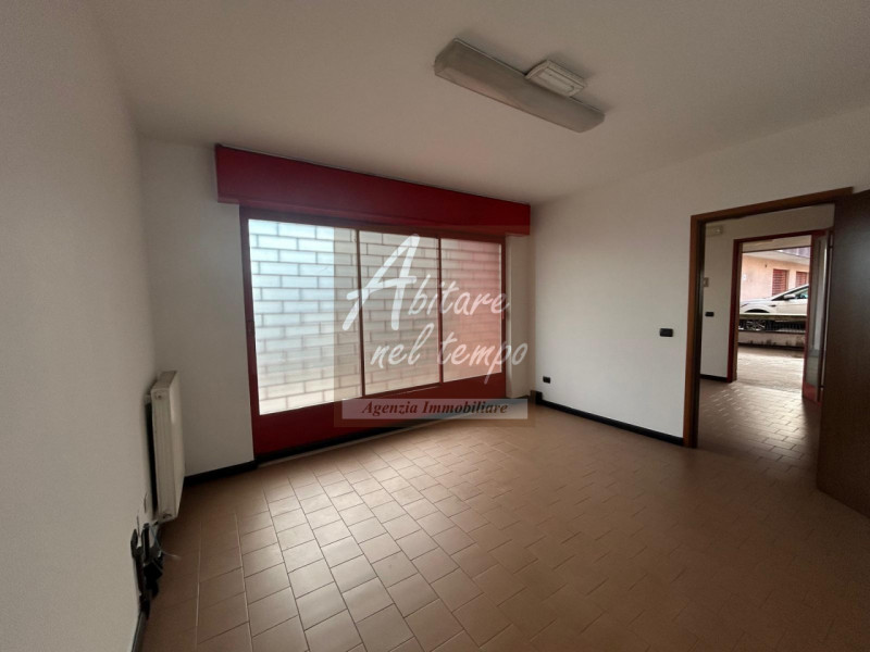 SAN GIORGIO IN BOSCO (PD) - ZONA CENTRALE  

Proponiamo in locazione un ufficio al piano terra di...