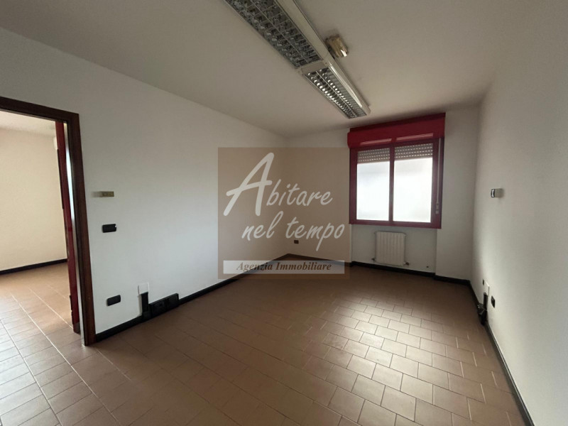 SAN GIORGIO IN BOSCO (PD) - ZONA CENTRALE  

Proponiamo in locazione un ufficio al piano terra di...