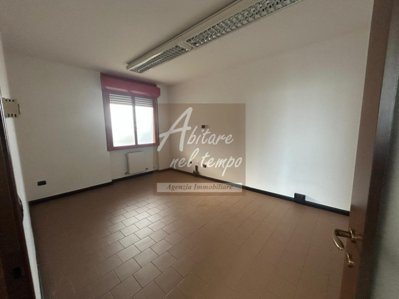 SAN GIORGIO IN BOSCO (PD) - ZONA CENTRALE  

Proponiamo in locazione un ufficio al piano terra di...