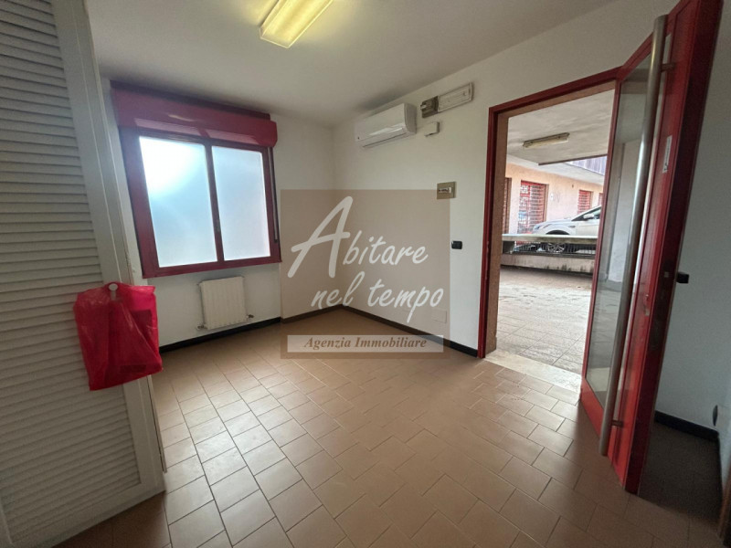 SAN GIORGIO IN BOSCO (PD) - ZONA CENTRALE  

Proponiamo in locazione un ufficio al piano terra di...