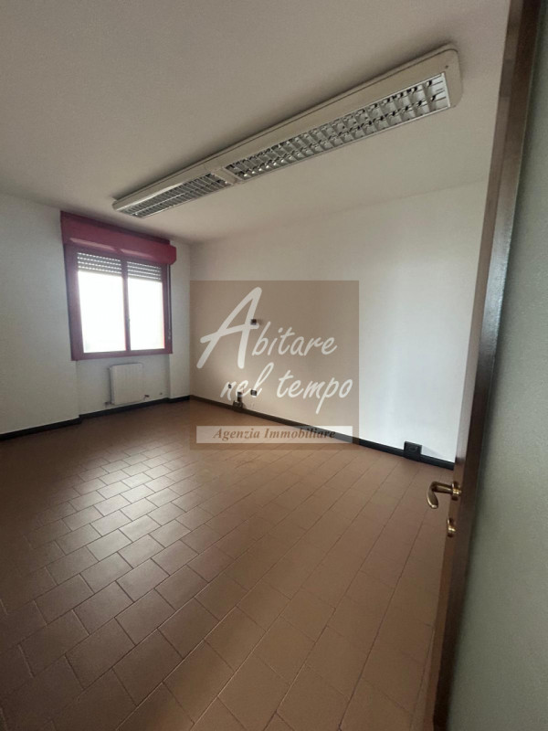 SAN GIORGIO IN BOSCO (PD) - ZONA CENTRALE  

Proponiamo in locazione un ufficio al piano terra di...