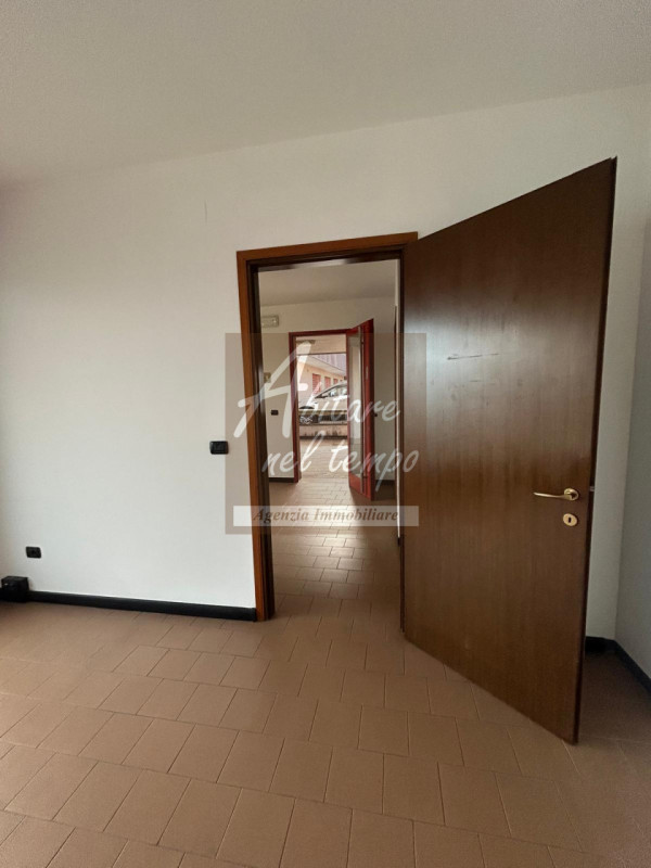 SAN GIORGIO IN BOSCO (PD) - ZONA CENTRALE  

Proponiamo in locazione un ufficio al piano terra di...