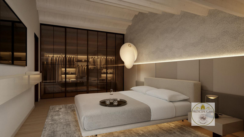 Immerso nel mezzo del caratteristico centro storico di Este, proponiamo in prenotazione esclusivo...