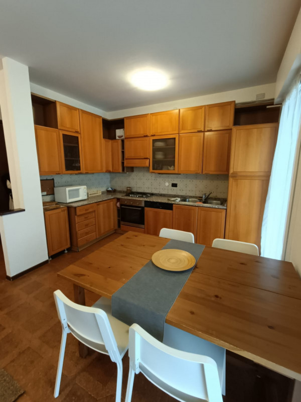 Nel cuore del quartiere Forcellini, in una delle zone più tranquille e servite di Padova, proponi...