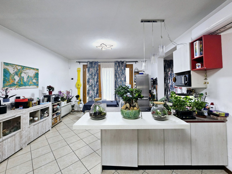 A Monselice, proponiamo in vendita appartamento al primo piano, che offre un'interessante opportu...