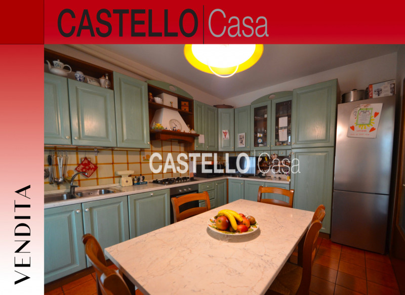 Questa porzione centrale di casa a schiera è un'opportunità imperdibile per chi cerca comfort e i...