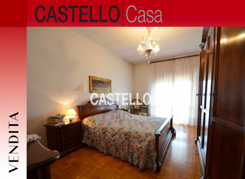 Questa porzione centrale di casa a schiera è un'opportunità imperdibile per chi cerca comfort e i...