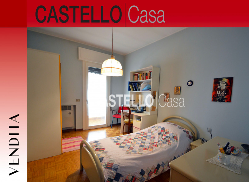 Questa porzione centrale di casa a schiera è un'opportunità imperdibile per chi cerca comfort e i...