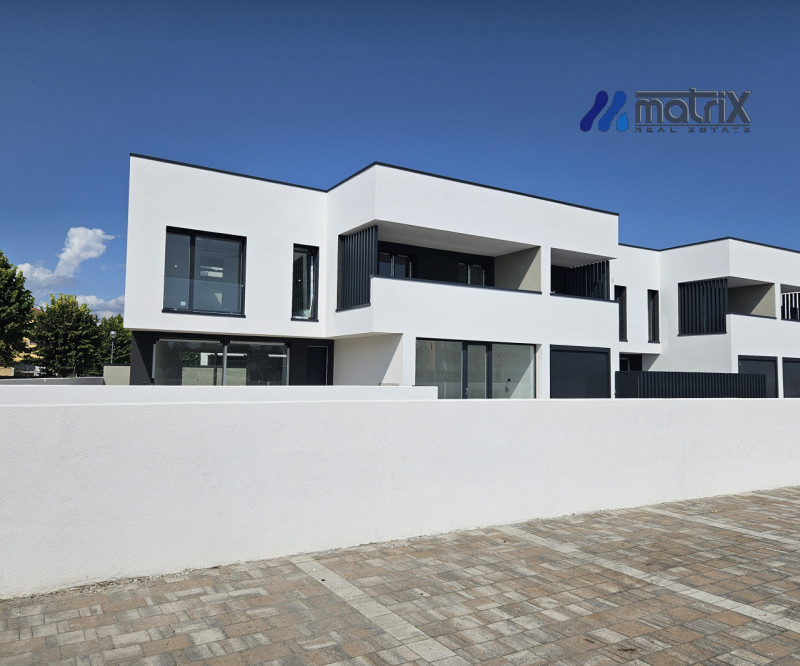 Ville a Schiera fotovoltaico 6 kw, 140 mq calpestabili €. 324.000 zona centrale comoda a tutti i ...