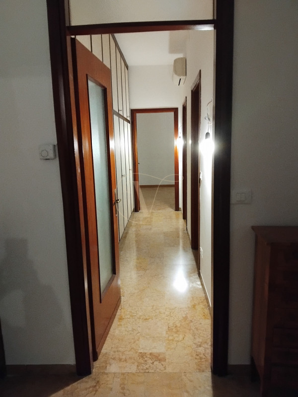 VICENZA - CENTRO STORICO - NO ZTL - BICAMERE CON ASCENSORE

VICENZA - CENTRO STORICO - NO ZTL: sc...