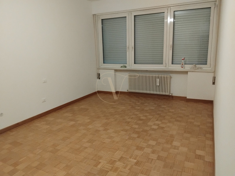 VICENZA - CENTRO STORICO - NO ZTL - BICAMERE CON ASCENSORE

VICENZA - CENTRO STORICO - NO ZTL: sc...