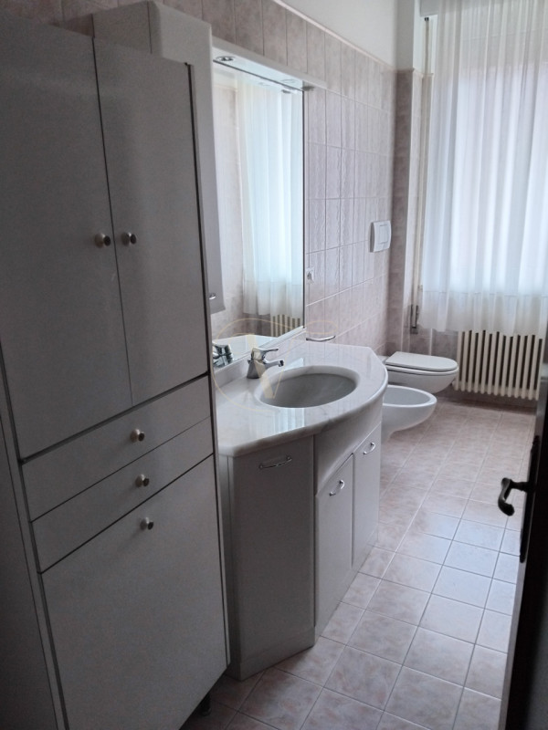 VICENZA - CENTRO STORICO - NO ZTL - BICAMERE CON ASCENSORE

VICENZA - CENTRO STORICO - NO ZTL: sc...