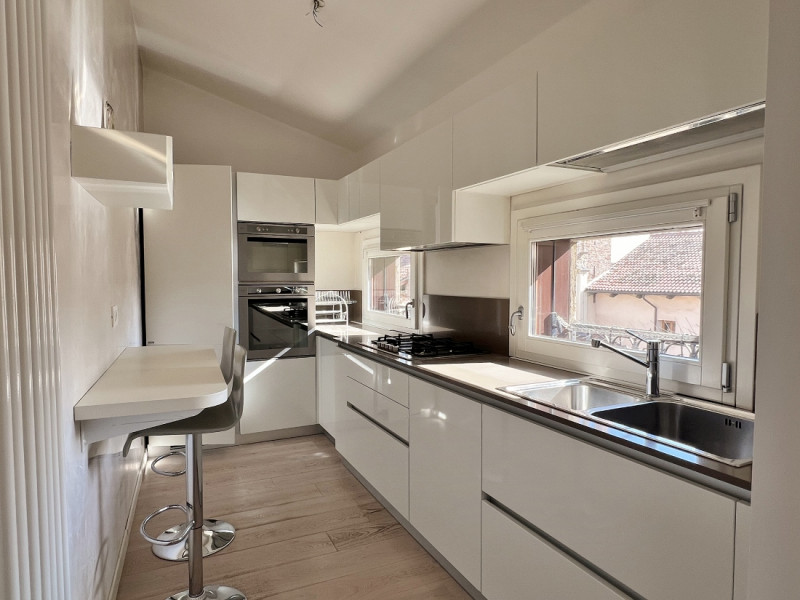 RECENTE MANSARDA BICAMERE ULTIMO PIANO CON POSTO AUTO COPERTO - Rif. 8354
All'interno di un palaz...