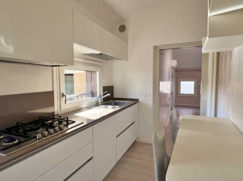 RECENTE MANSARDA BICAMERE ULTIMO PIANO CON POSTO AUTO COPERTO - Rif. 8354
All'interno di un palaz...