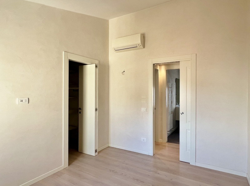 RECENTE MANSARDA BICAMERE ULTIMO PIANO CON POSTO AUTO COPERTO - Rif. 8354
All'interno di un palaz...