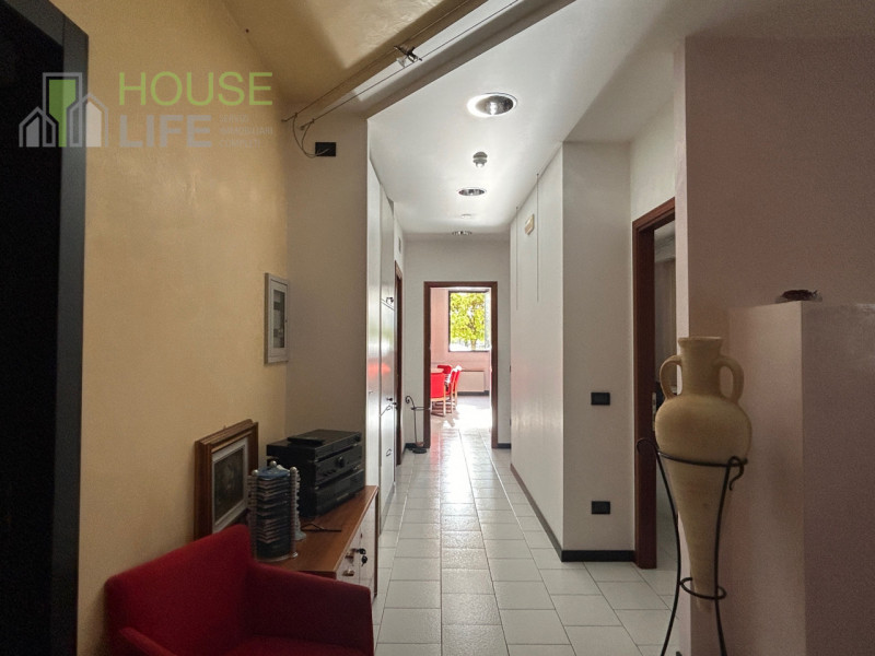 SCHIO-zona industriale: UFFICIO direzionale di mq 100 circa situato al piano terra, ripostiglio, ...