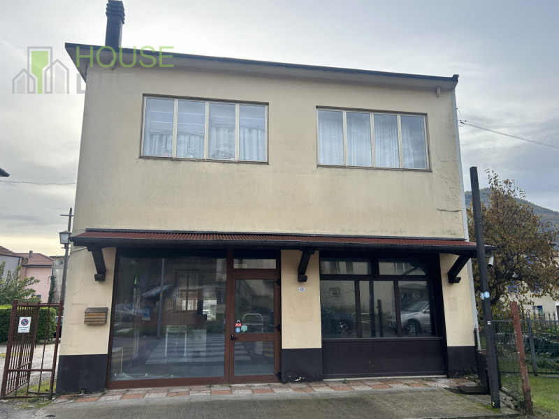 TORREBELVICINO: APPARTAMENTO BICAMERE attualmente locato al primo piano con grande locale commerc...