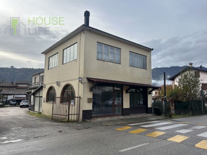 TORREBELVICINO: APPARTAMENTO BICAMERE attualmente locato al primo piano con grande locale commerc...