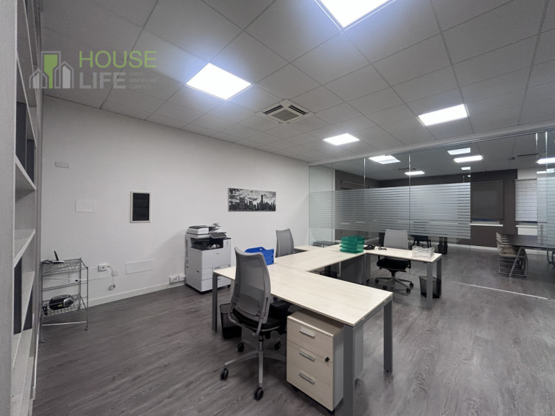 ZANE' - ZONA DIREZIONALE - COMMERCIALE DI PREGIO: Locale direzionale di mq 130 circa situato al p...