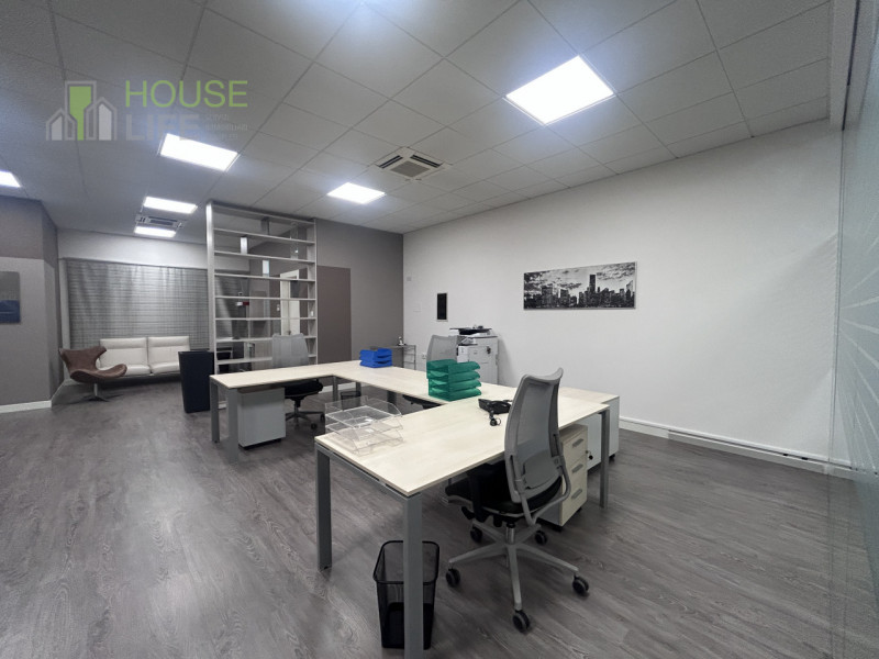 ZANE' - ZONA DIREZIONALE - COMMERCIALE DI PREGIO: Locale direzionale di mq 130 circa situato al p...