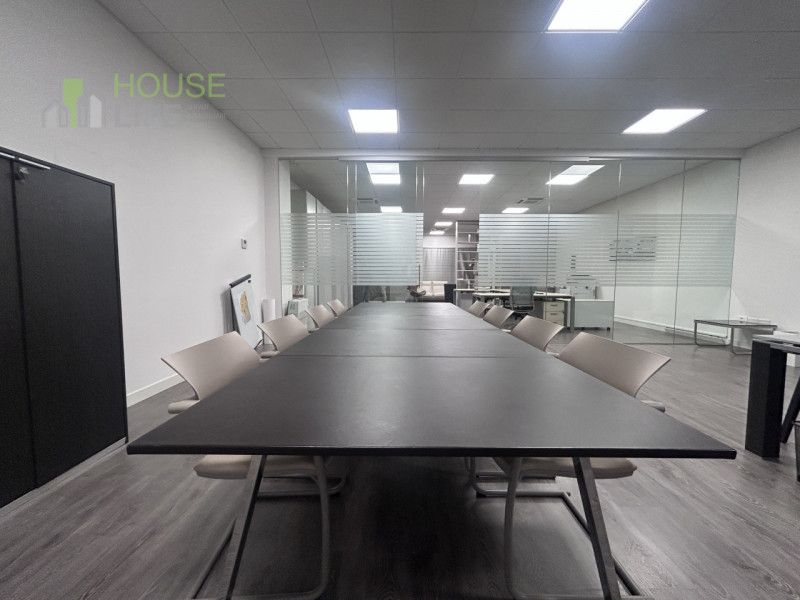 ZANE' - ZONA DIREZIONALE - COMMERCIALE DI PREGIO: Locale direzionale di mq 130 circa situato al p...