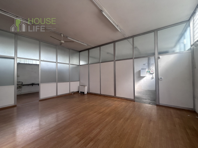 LUGO DI VICENZA: VENDIAMO CAPANNONE ARTIGIANALE / INDUSTRIALE AFFIANCATO da un lato di mq 650 cir...