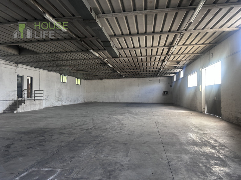 LUGO DI VICENZA: VENDIAMO CAPANNONE ARTIGIANALE / INDUSTRIALE AFFIANCATO da un lato di mq 650 cir...