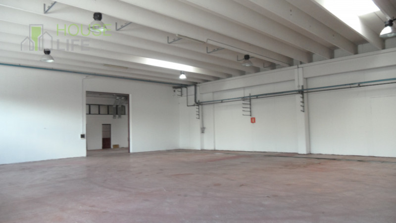 SCHIO - Z.I: CAPANNONE INDUSTRIALE di mq 1.000 circa H 6,00 mt con impianti, con terreno esterno ...