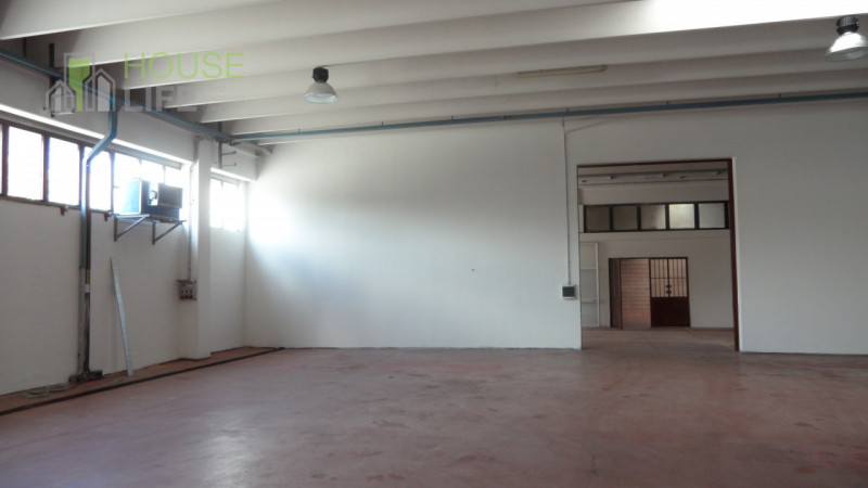 SCHIO - Z.I: CAPANNONE INDUSTRIALE di mq 1.000 circa H 6,00 mt con impianti, con terreno esterno ...