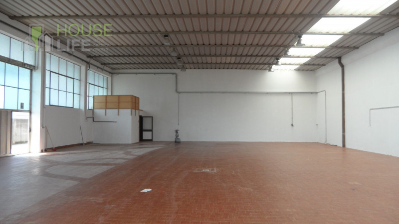 SCHIO - Z.I: CAPANNONE INDUSTRIALE di mq 1.000 circa H 6,00 mt con impianti, con terreno esterno ...