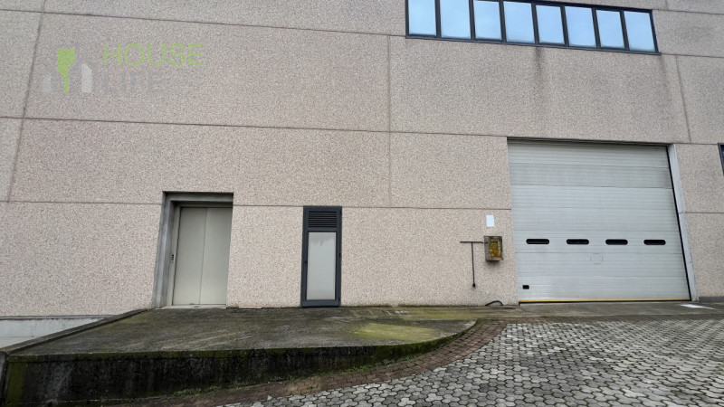 VERONA-MINERBE: Z.I. Capannone artigianale - industriale di 3.830 mq, suddivisa in un piano terra...