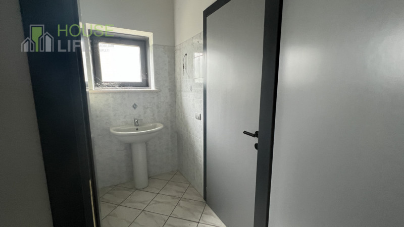 VERONA-MINERBE: Z.I. Capannone artigianale - industriale di 3.830 mq, suddivisa in un piano terra...